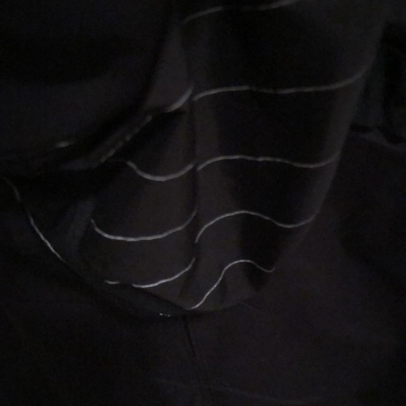 Lululemon wind jacket - Picture 7 of 8